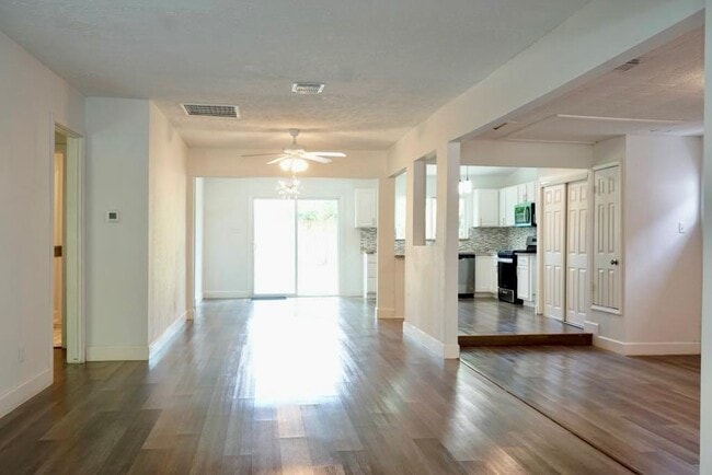 Building Photo - 5010 Malmedy Rd