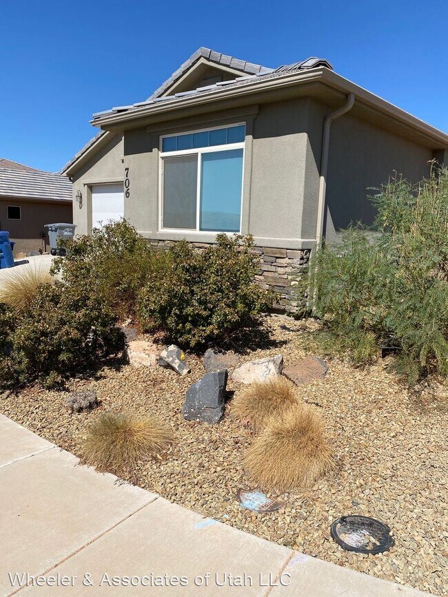 Building Photo - 3 br, 2 bath House - 706 W 400 N