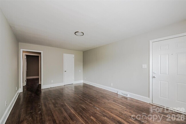 Foto del edificio - 3429 Meredith Ave