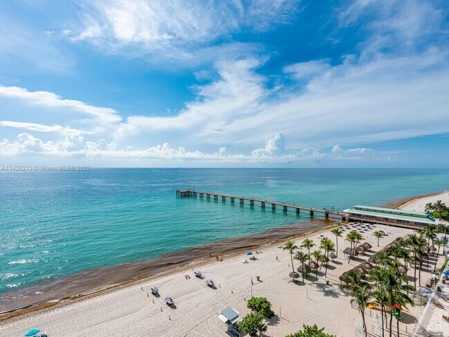 Building Photo - 16711 Collins Ave