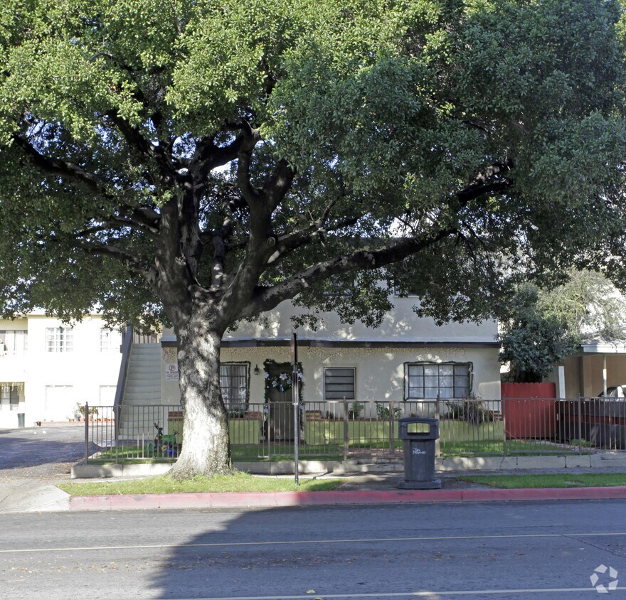 Foto del edificio - 319 N Brand Blvd