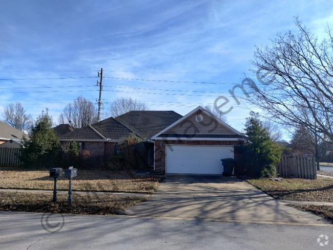 Building Photo - 1850 N Cannondale Dr