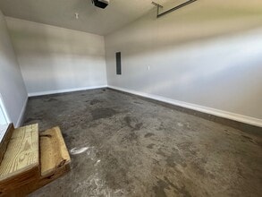Building Photo - 313 Hilton Way