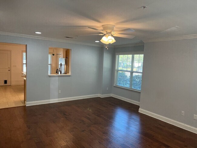 Foto del edificio - Beautifully renovated 3 bedroom 2 1/2 bath...