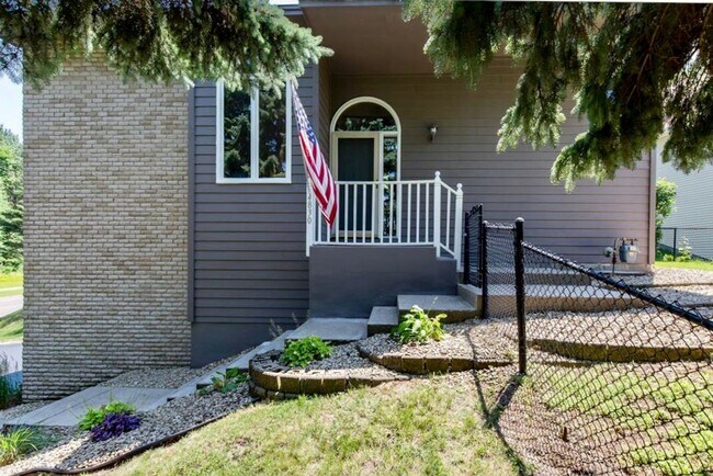 Foto del edificio - Magnificent Eagan Custom 4 Level Home