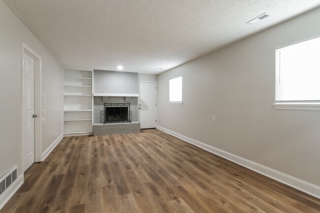 Building Photo - Amazing 4 Bedroom Home!