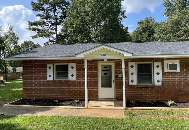 Building Photo - Ridgewood Oaks