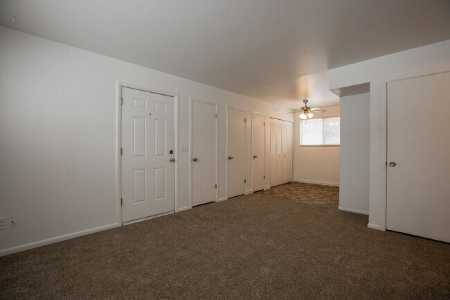 Foto del edificio - 2925 Somerville Dr