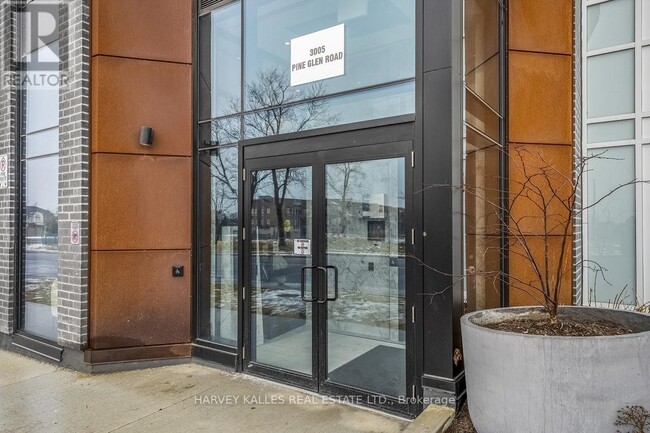 Building Photo - 3005-3005 Pine Glen Rd