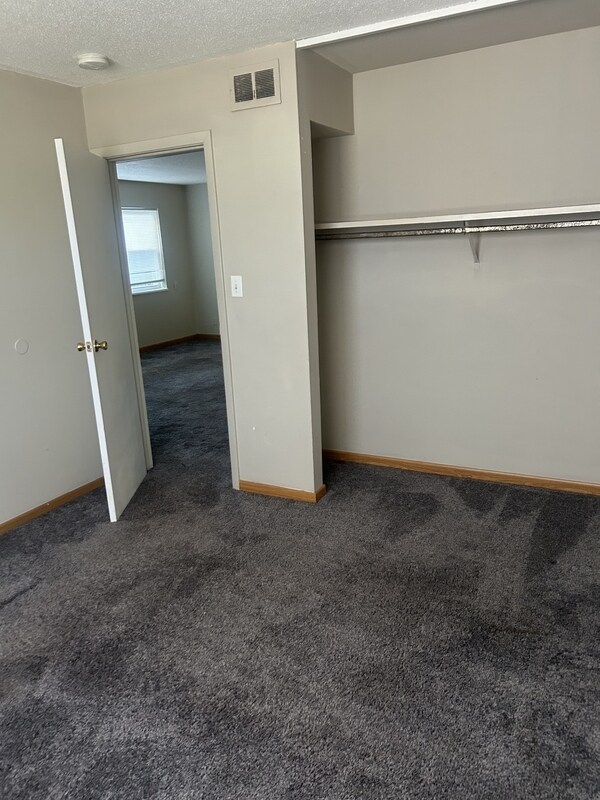 Foto del edificio - 1450 Meadowview Dr