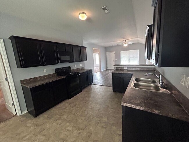 Building Photo - 569 Fox Run Cir