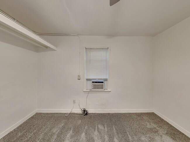 Building Photo - 343 Pleasant St