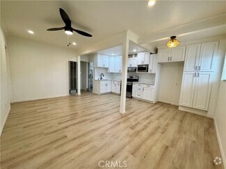 Building Photo - 1438 E 59th St