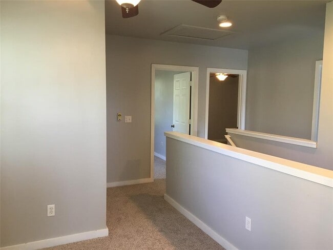 Foto del edificio - 4802 Clarkson Ave