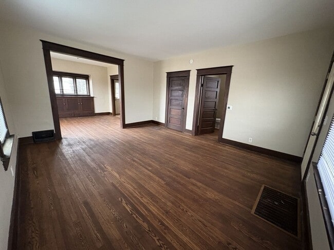 Building Photo - 3-Bedroom House on Corner Lot