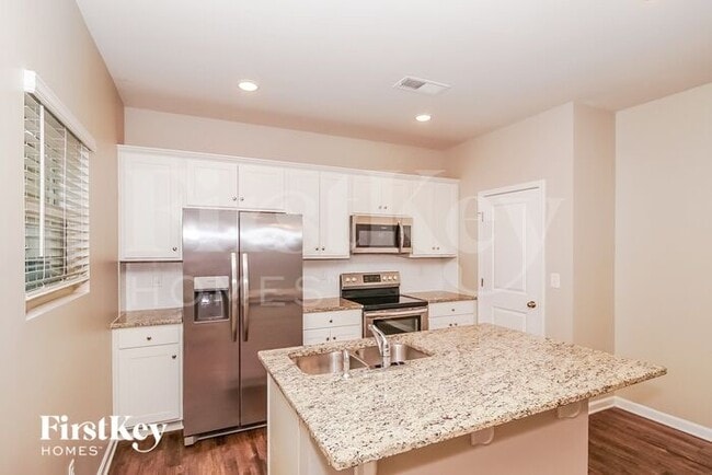 Building Photo - 3236 Newell Vlg Dr