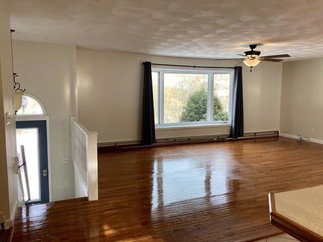 Main Living Area - 3268 Pennsylvania Ave