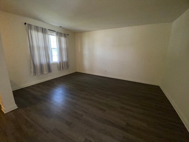 Building Photo - 9425 Treyburn Lakes Dr
