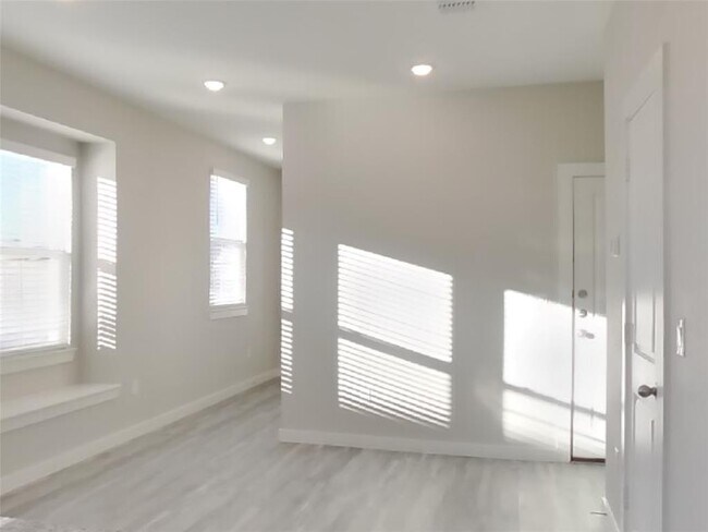 Foto del edificio - 620 Raglands Rd