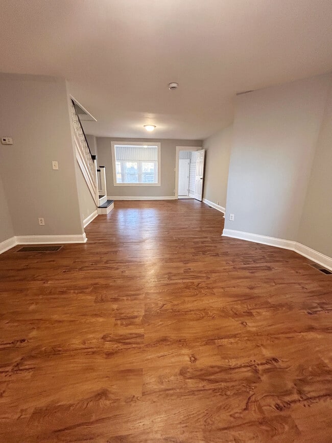 Building Photo - 2512 S 66th St