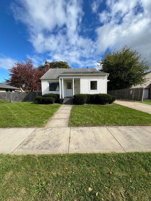 Primary Photo - 22426 David Ave