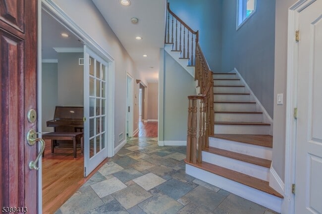 Building Photo - 567 Mountain Ave