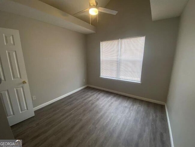 Foto del edificio - 230 Stirling Bridge Dr