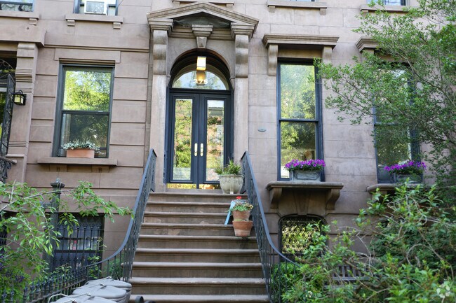 Building Photo - 375 Union St