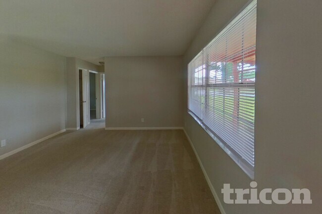 Foto del edificio - 1484 Bloomingdale Rd