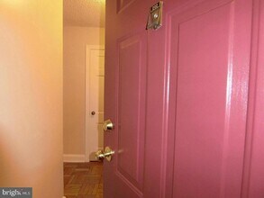 Building Photo - 1734 W Abingdon Dr