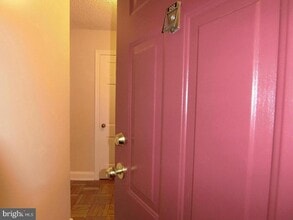 Building Photo - 1734 W Abingdon Dr