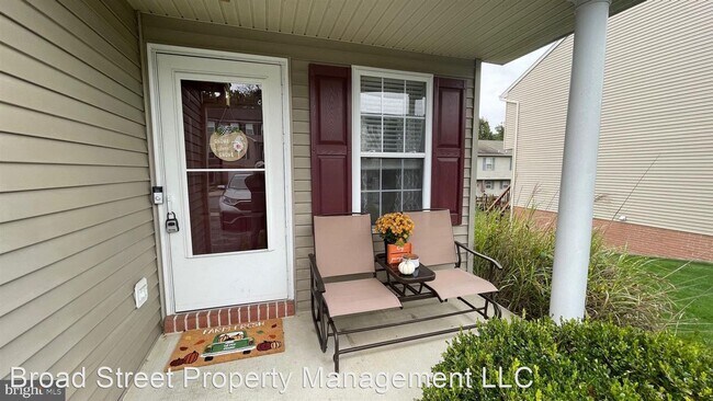 Building Photo - 3 br, 2.5 bath House - 2017 Greystone Drive