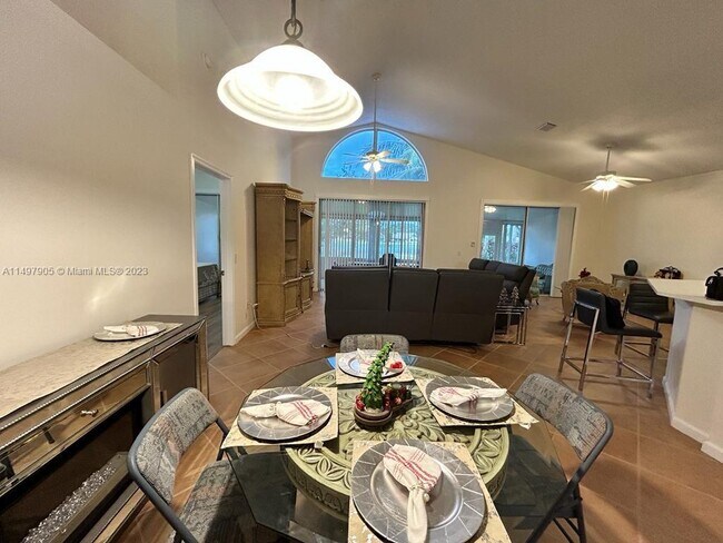 Foto del edificio - 7563 Santee Terrace