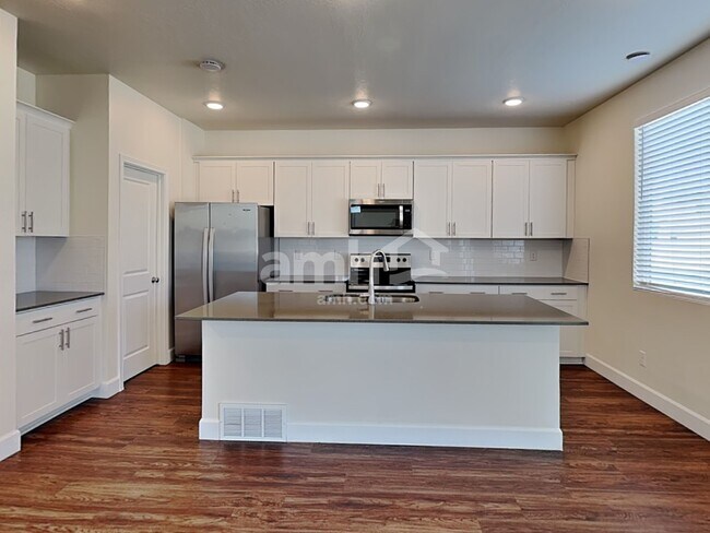 Foto del edificio - 2604 W 3340 S