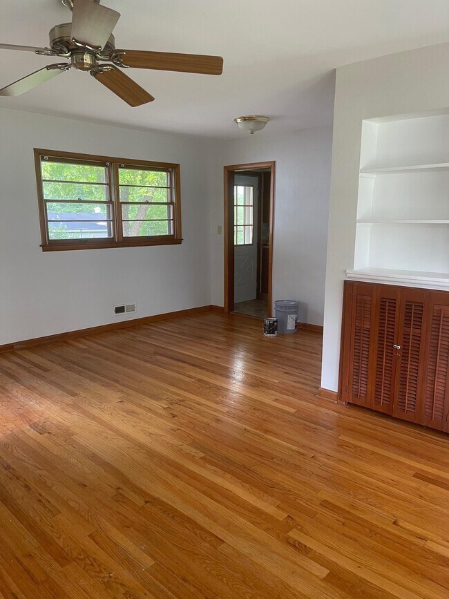 Foto del edificio - 3516 Constance Dr