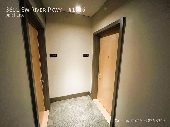 Building Photo - Highly Sought-After John Ross Condo in Vib...