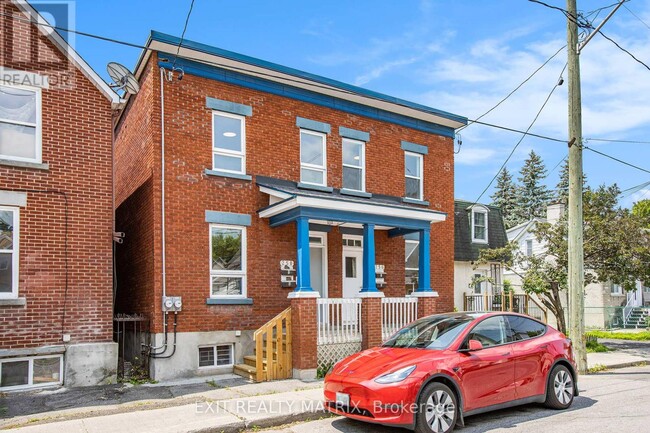 Building Photo - 256 Park St