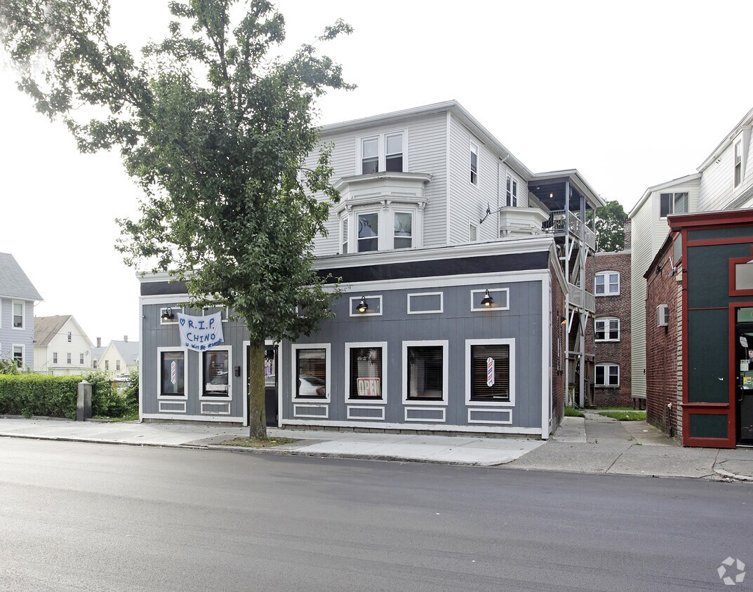 Building Photo - 925 Main St