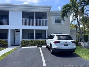 Building Photo - 6475 Bay Club Dr