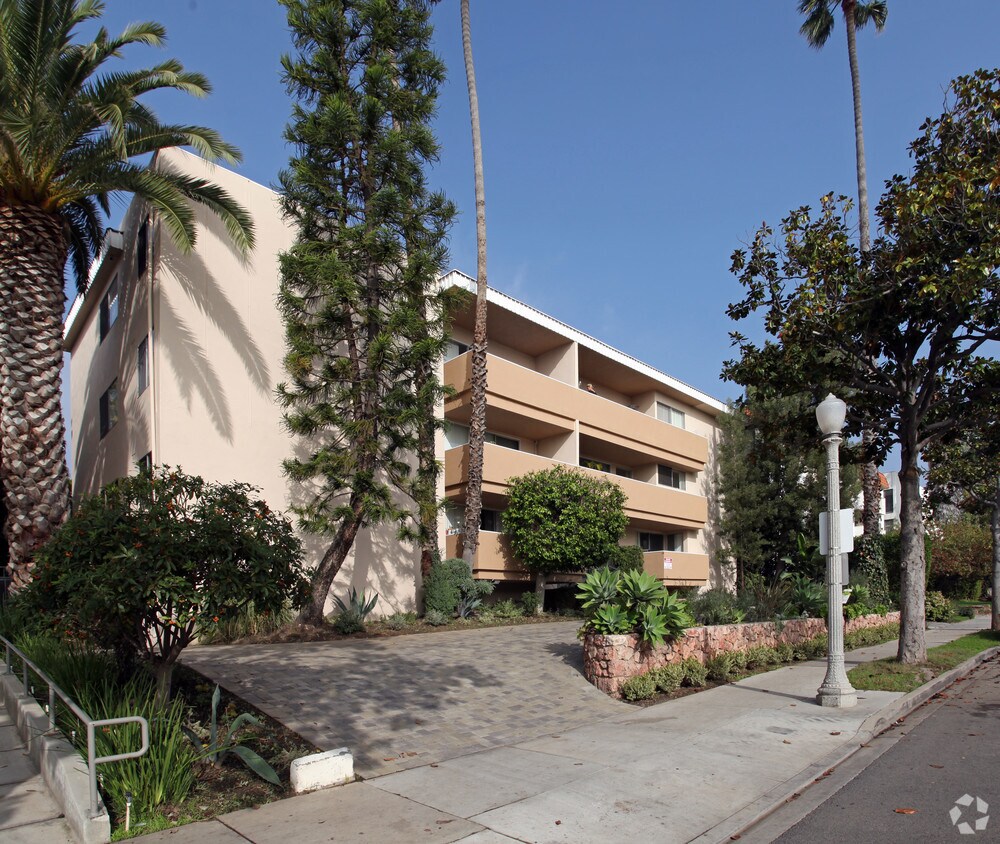 Chanteclair Apartments in Santa Monica, CA
