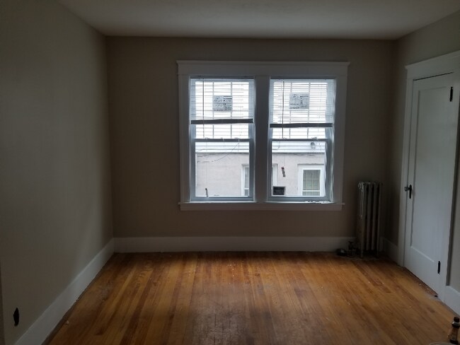 Building Photo - 352 Chandler St