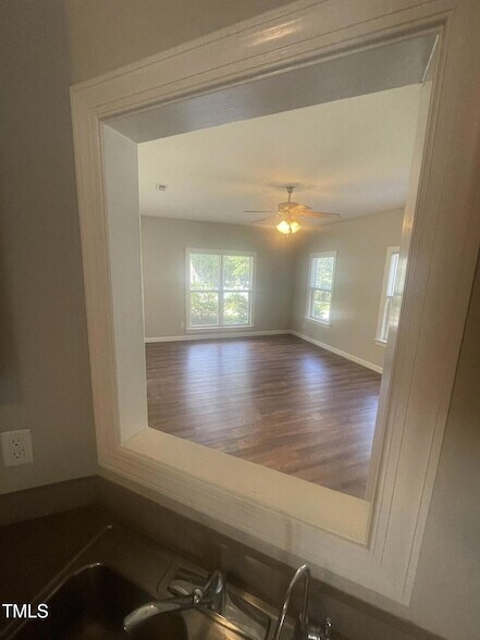 Foto principal - 4016 Landover Ln