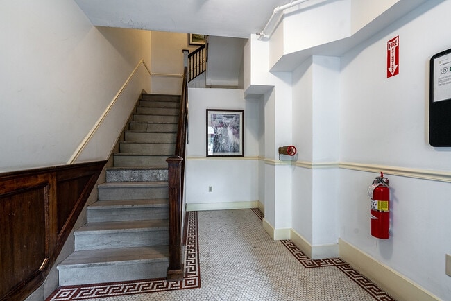 Common Area - 1404-1406 Beacon Street