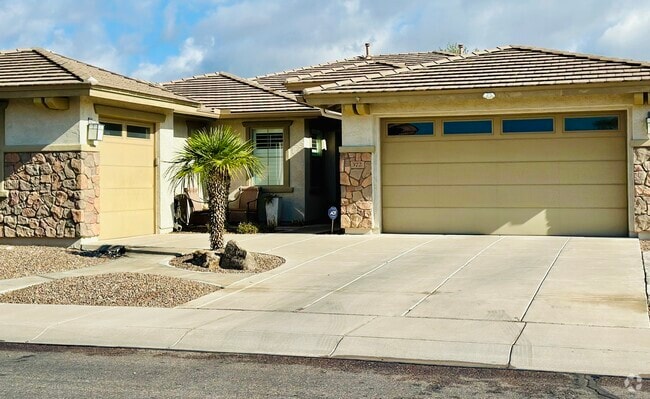 Building Photo - 372 W Aster Dr