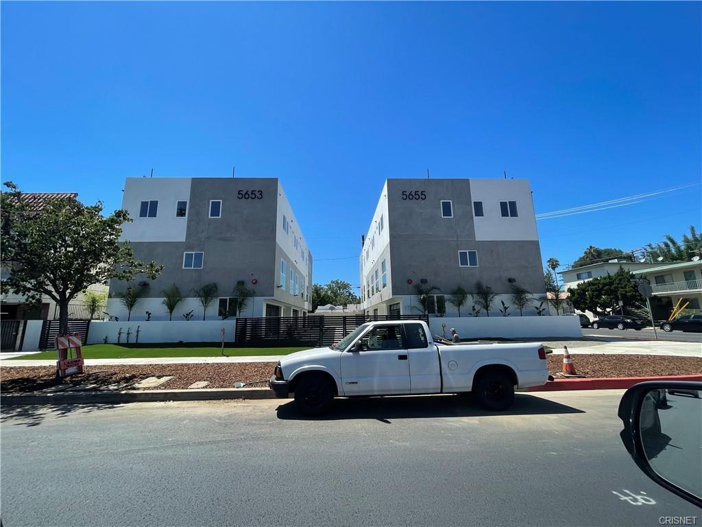 Primary Photo - 5653 Hazeltine Ave