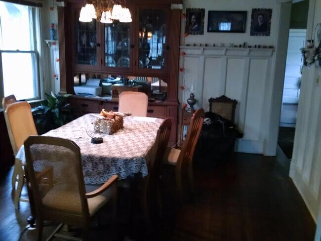 Foto del edificio - 3249 N Hackett Ave