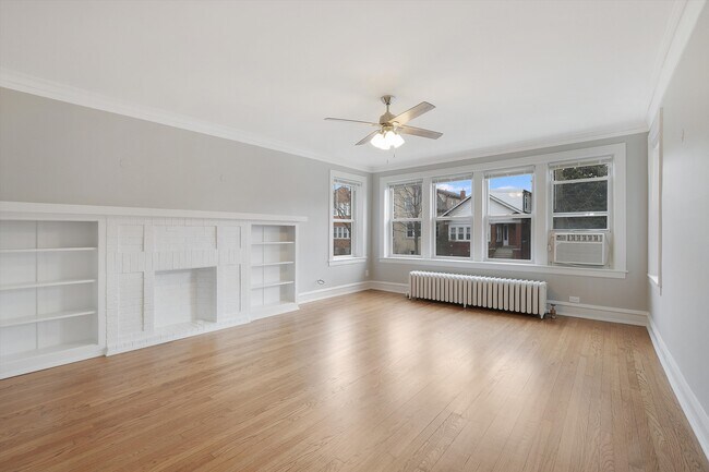 Foto del edificio - 5746 N Maplewood Ave