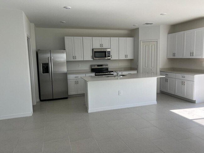 Foto del edificio - 19550 Fairhill Ct