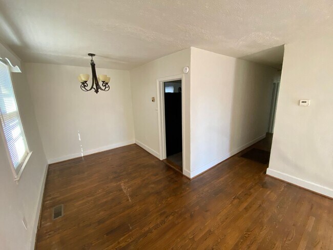 Building Photo - 14 Green Oaks Rd