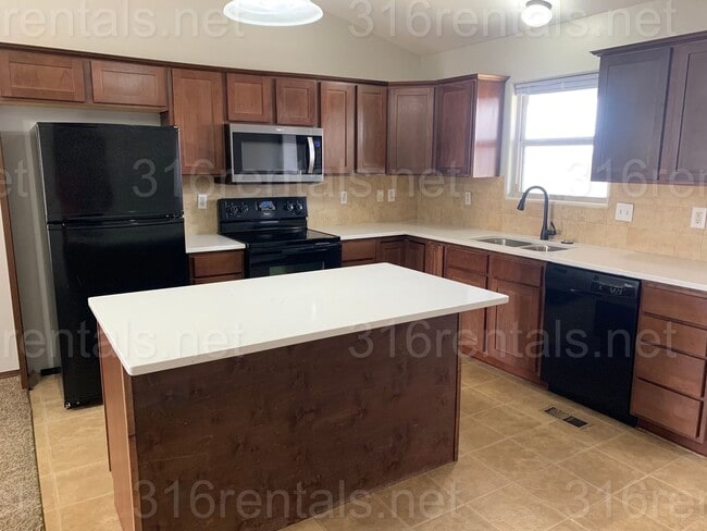 Building Photo - $1575 - 4 bedroom/ 2 bathroom - Gorgeous townhome!